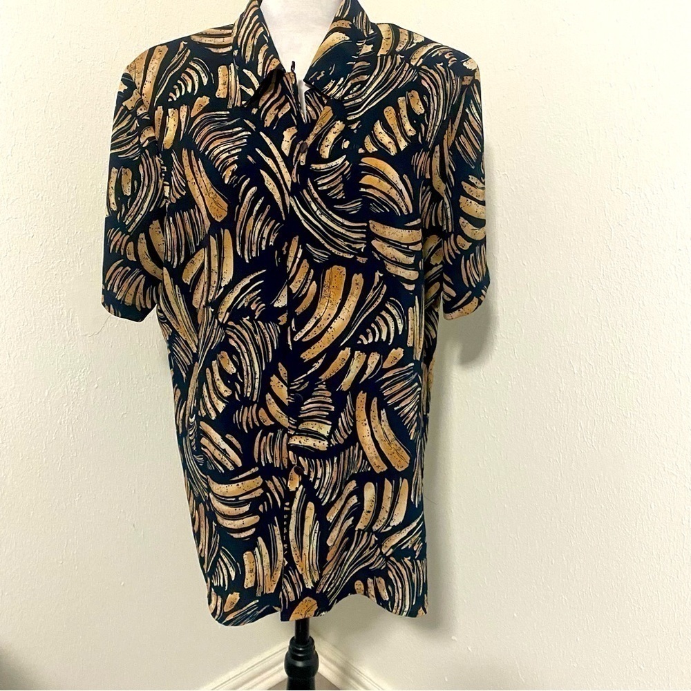 Laura Scott Women’s Size 18W Button Down Print Blouse Navy and Beige 100% Poly